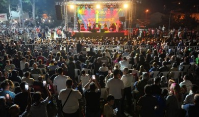 Yeşilyurt Kültür Spor ve Kiraz Festivali Halk Konseriyle Devam Ediyor