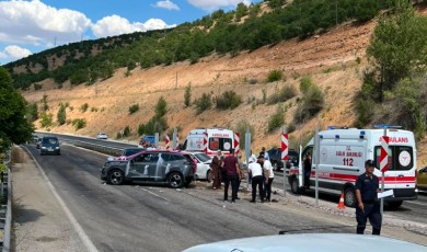 Düğün Sevinci Facianın Eşiğinden Döndü: Konvoyda Zincirleme Kaza Yaşandı