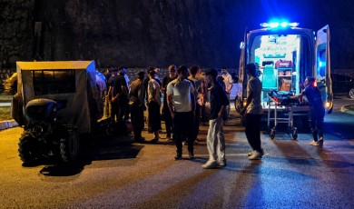 Güney Kuşak Yolu'nda Feci Kaza: Çapa Motoruna Çarpan Motosikletli Yaralandı