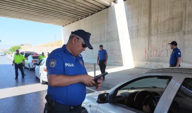 Huzur Operasyonu Kapsamında Malatya'da Yüzlerce Araç ve İş Yeri Mercek Altına Alındı