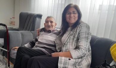 İlçe Başkanı Süheyla Kurnaz Vatandaşların Sorunlarını Dinlemek İçin Ev Ev Geziyor