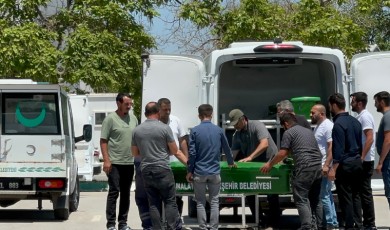 Katıldıkları Düğün Dönüşü Katliam Gibi Kazada Can Veren Aynı Aileden Üç Kişi Son Yolculuğuna Uğurlandı
