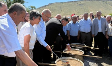 Kerbela Ruhu Malatya'da Yaşatıldı: Siyasileri ve Vatandaşları Buluşturan Aşure Etkinliği