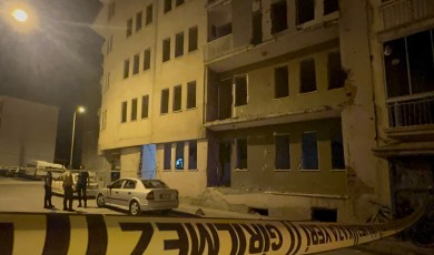 Malatya'da Gece Yarısı Sır Olay: Depremin Vurduğu Binadan Atlayan Şahıs Kurtarılamadı