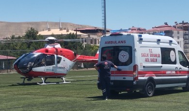 Malatya'da İki Hafif Ticari Araç Çarpıştı: Durumu Ağır Olan 40 Yaşındaki Sürücü Helikopterle Sevk Edildi