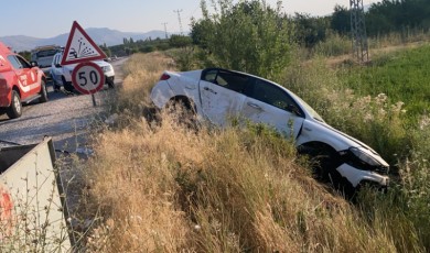 Malatya'da Kamyonet İle Otomobil Çarpıştı: Üç Kişi Yaralandı