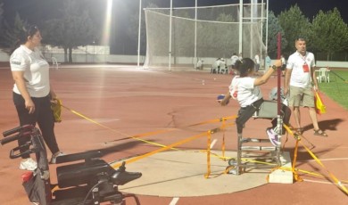 Malatyalı Milli Sporcu Adayı Melike Beril Alçık Diyarbakır’dan Çifte Altın Madalyayla Döndü