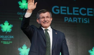 Siyasette Taşlar Yerinden Oynadı! Gelecek Partisi Faaliyetlerini Sonlandırıyor