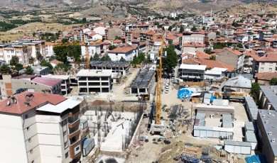 Tarihi Çarşı Kabuk Değiştiriyor: Hekimhan'da Yeni Binaların Yükselişi Drone ile Görüntülendi