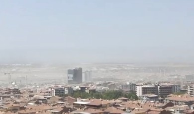 Aşırı Sıcak ve Kuvvetli Rüzgâr Malatya'yı Toza Bürüdü