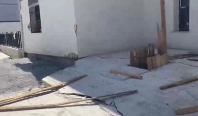 Bahçebaşı'nda Yeni Yapılan Binalarda Yağmur ve Fırtına Sonrası Çatlaklar Oluştu