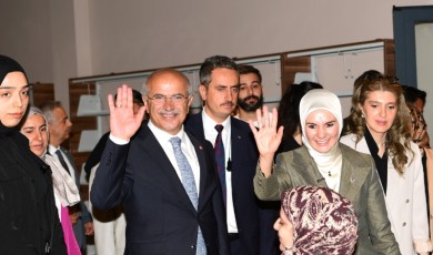Başkan Sami Er Bakan Göktaş’a Şehir Kütüphanesini Gezdirdi