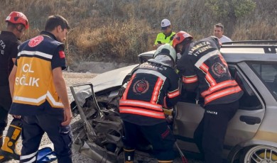 Can Pazarı Yaşanan Kazada Sürücü Araçta Sıkıştı