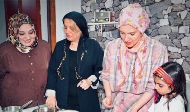Fotoğraf Kareleri İcraatın Önüne mi Geçti? İnanç Vekil’e Aristippus Benzetmesi
