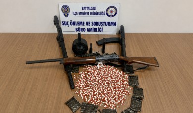 Islak Mendil Poşetlerine Gizlemişler: Yüzlerce Sentetik Ecza Hapı Ele Geçirildi