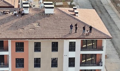 Malatya'da Alacaklarını Alamayan İşçiler Çatıya Çıktı