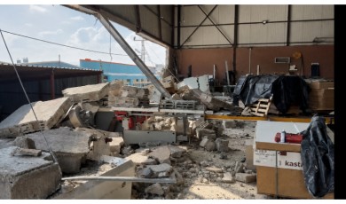 Malatya’da On Dakikalık Fırtına Mobilya Fabrikasını Yerle Bir Etti