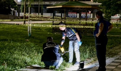 Parktaki Kanlı Kavgada Dört Kişiyi Yaralayan İki Zanlı Gözaltına Alındı