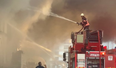 Şantiyedeki Konteyner Yangını İtfaiyeyi Alarm Alarm Geçirdi