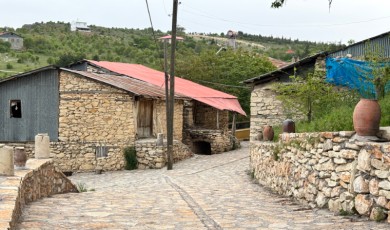 Arapgir’in Tarihi Onar Mahallesi Kayrak Taşı Kaplama Çalışmalarıyla Yenileniyor