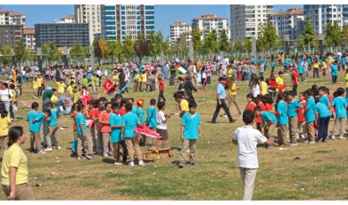 Filistinli Çocuklar İçin Gökyüzüne Renkli Uçurtmalar Bırakıldı