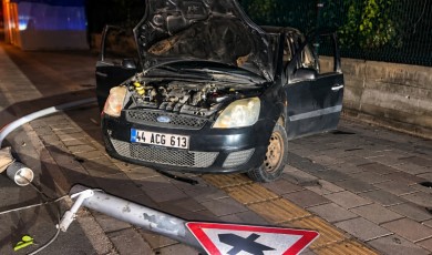 Güney Kuşak Yolunda Feci Kaza: Otomobil Mezarlık Duvarına Çarptı