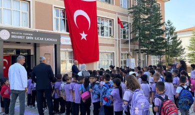 İlçedeki 30 Eğitim Kurumunda Yeni Dönemin İlk Dersi Heyecanla Verildi