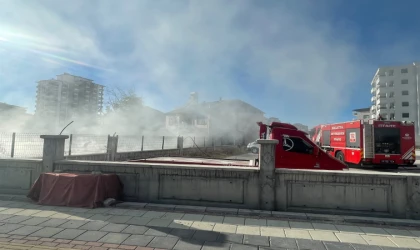 Karakavak Mahallesi'nde Kuru Otları Yakmak İsteyen Vatandaşlar Ekipleri Alarma Geçirdi