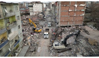 Malatya'da Kim Enkaza Koştu, Kim Enkaz Geçince Koştu?
