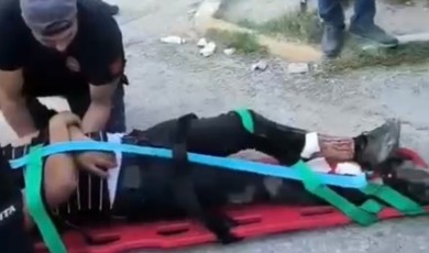 Otomobilin Çarptığı Motosiklet Sürücüsünün Yardımına Çevredeki Vatandaşlar Koştu