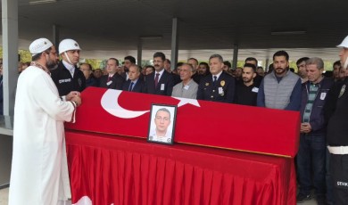 Alabora Olan Teknede Hayatını Kaybeden Polis Memuru Orhan Gazi Yetiş Toprağa Verildi