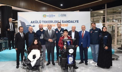Büyükşehir ve KATRE Vakfı İş Birliğiyle 80 Akülü Sandalye Hak Sahiplerine Teslim Edildi