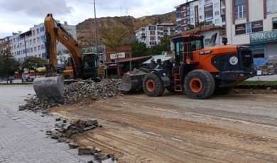 Darende İlçesinde Yıllardır Şikayet Konusu Olan Yol Yenileniyor