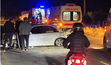 İki Ayrı Noktada Otomobiller İle Minibüsler Çarpıştı! Hasar Büyük