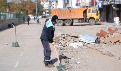 Kalıcı İş Yerlerine Taşınan Esnafın Ardından Boşalan Konteyner Çarşı Alanı Temizlendi