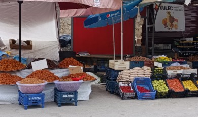 Somuncu Baba Külliyesi Ziyaretçileri Darende’nin Doğal Lezzetlerine Yoğun İlgi Gösteriyor