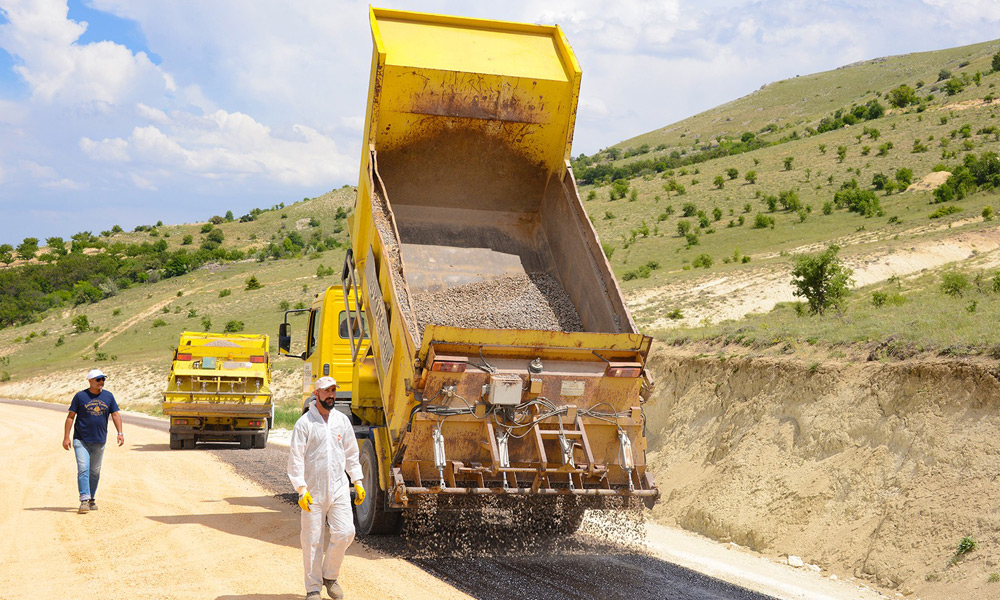 Yol çalışmaları tamamlanıyor