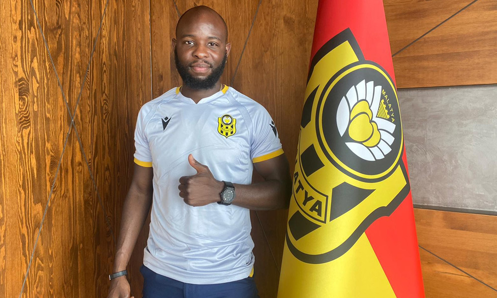 Yeni sezonun ilk transferi!