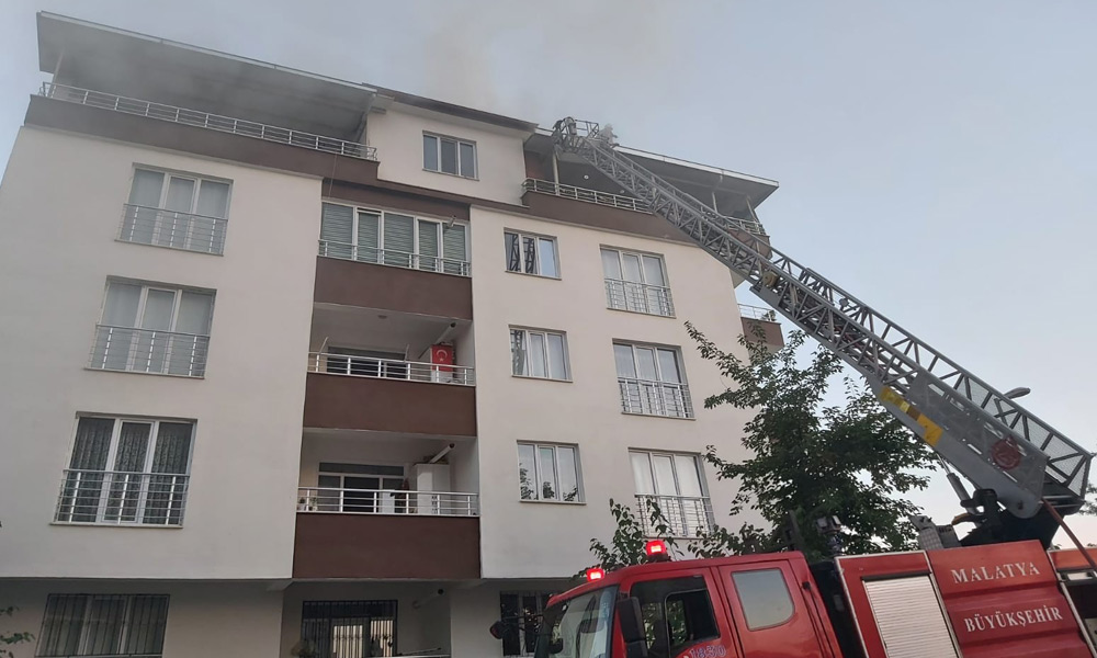 Çatı yandı!