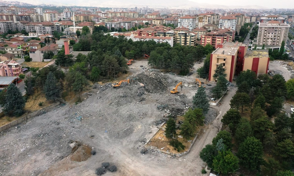 Hastanenin yıkımı sürüyor!
