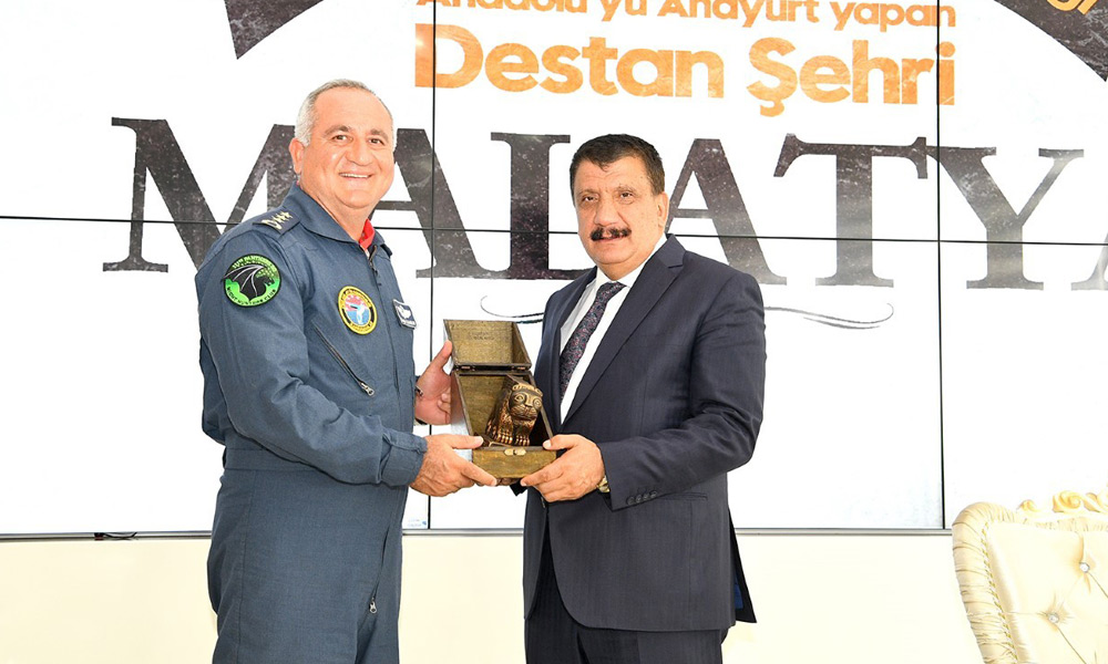 Kanbur: Bayrağı yenilere teslim edeceğiz