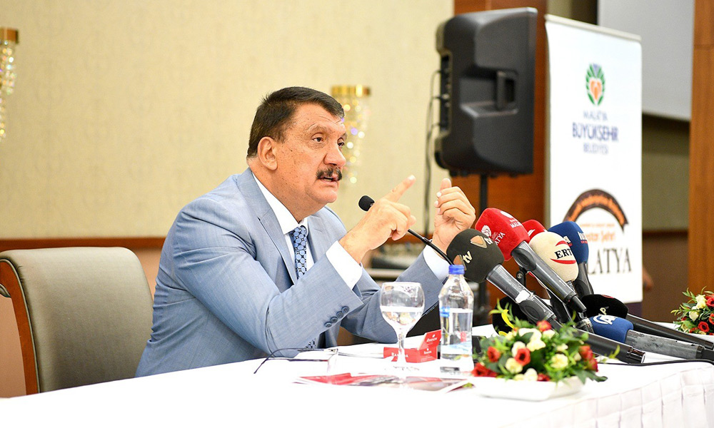 Gürkan: 'Kamuoyunun talebini kulüp başkanına ilettik'