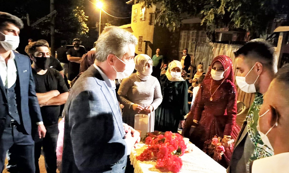 Vali Baruş, düğün ve kafeleri denetledi!