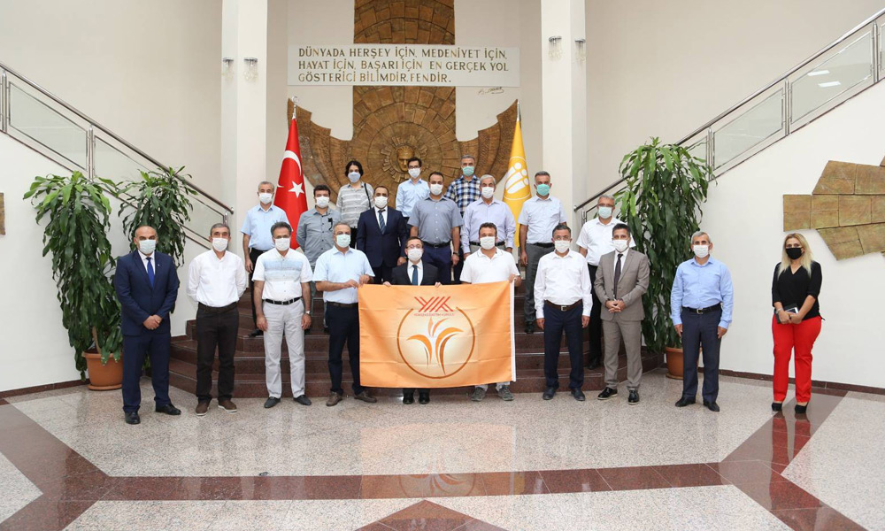 Turuncu Bayrak ödülü İÜ'nde...