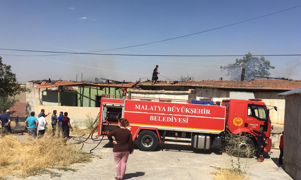 Şiddetli rüzgar yangına neden oldu!