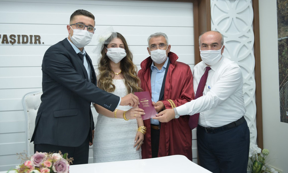 Virüs, yuva kurma hayallerine engel olamadı