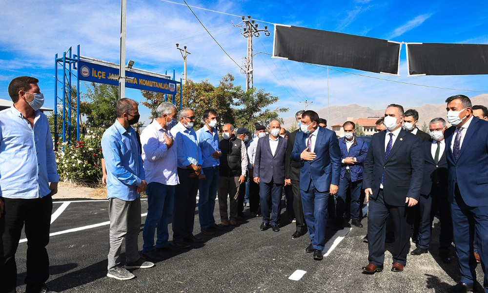 'Vatandaşımız yol ve su istiyor'