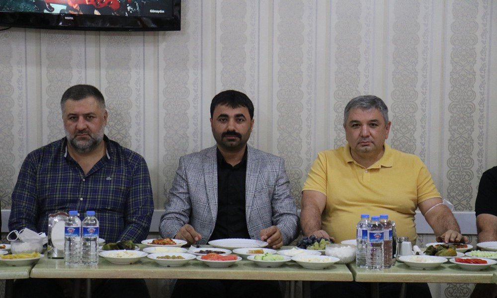 Samanlı: “Esnaflarımızın sorunlarını dinliyoruz”