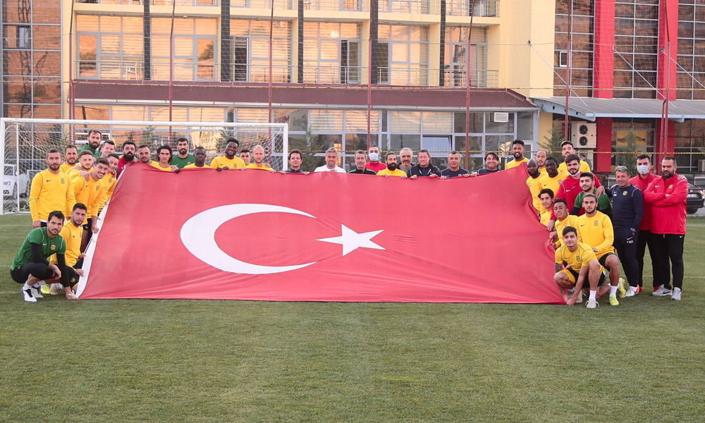 2 futbolcunun Covid-19 testi pozitif çıktı!