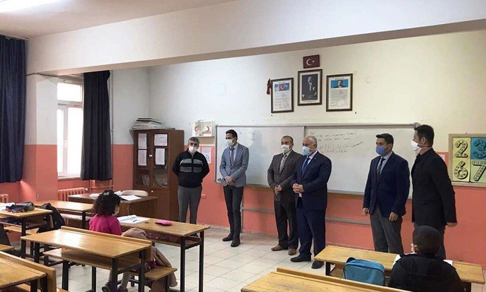 Milli Eğitim Müdürü okulları denetledi